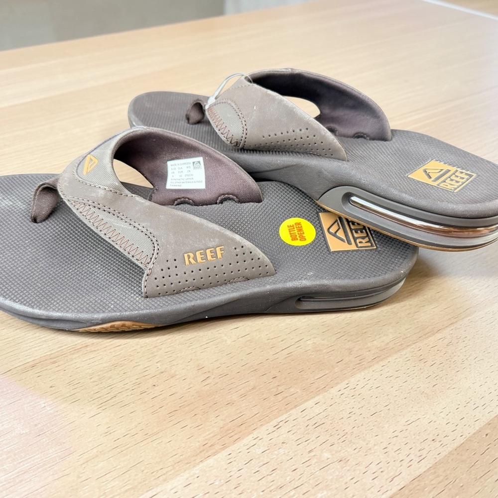 REEF “Fanning” Men’s Flip-Flop Sandal & Sole Bottle Opener (Brown/Gum) - Size 9
